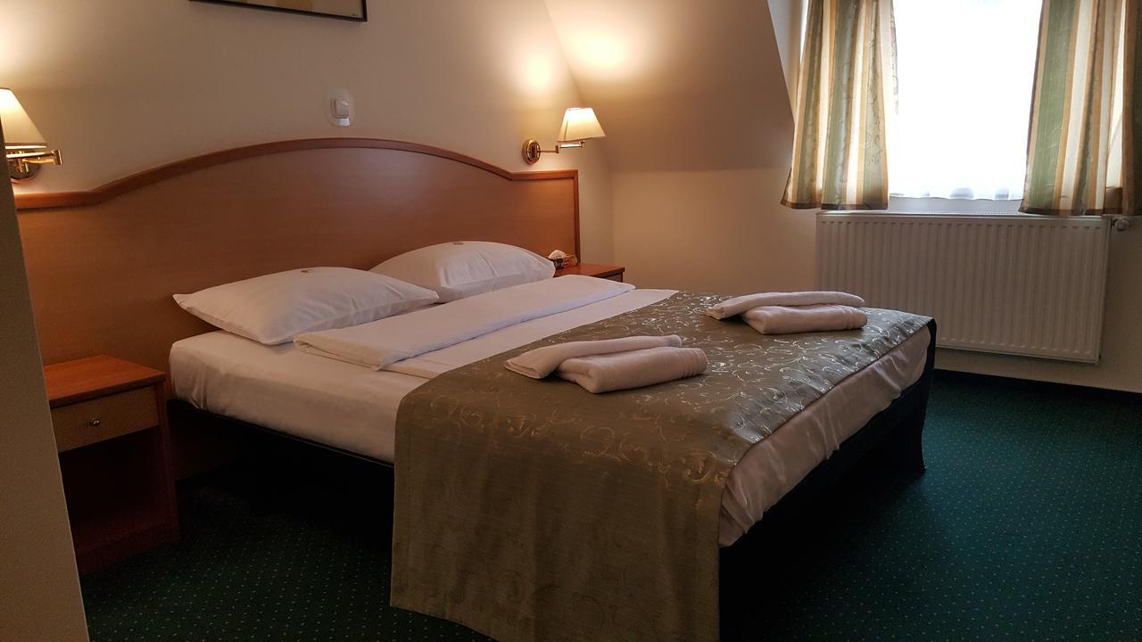 Hotel Melody Oradea Exterior foto