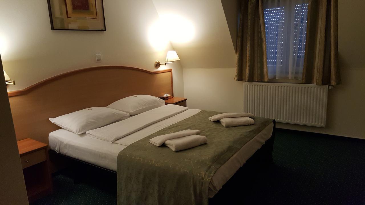 Hotel Melody Oradea Exterior foto